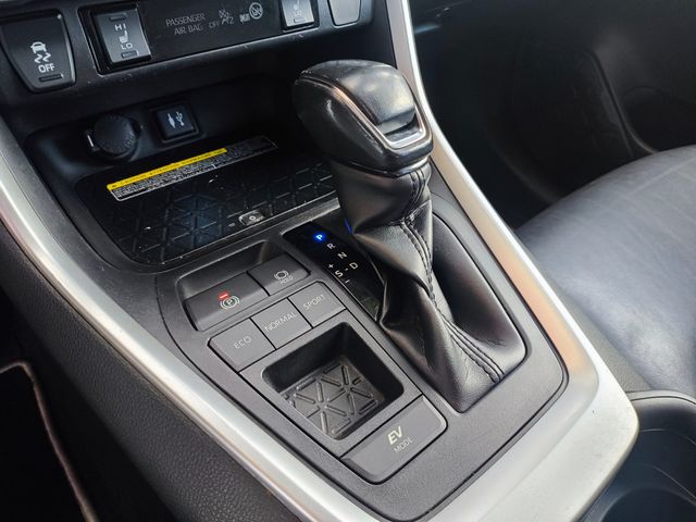 TOYOTA Rav4 2.5l 220H Luxury