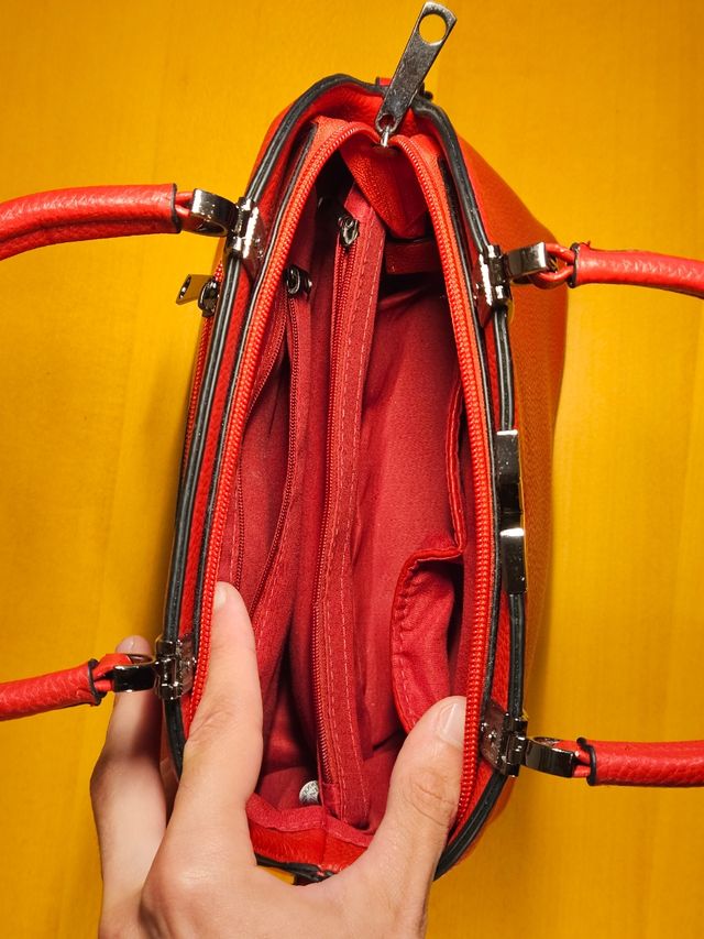 Borsetta rossa finta pelle con tracolla