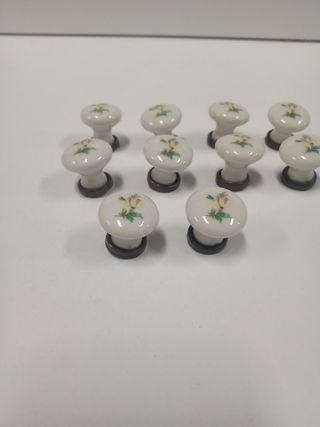 Pomelli in porcellana con fiori