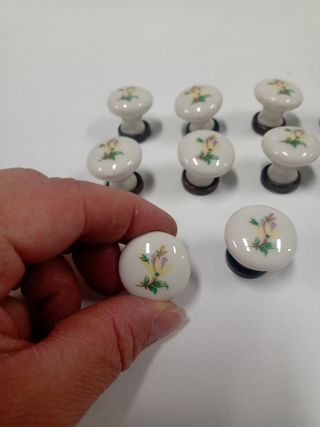 Pomelli in porcellana con fiori