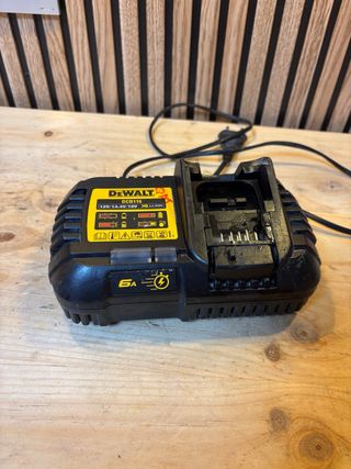Cargador rápido Dewalt DCB116 6A