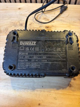Cargador rápido Dewalt DCB116 6A
