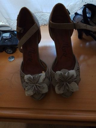 Sandalias beige tacón alto
