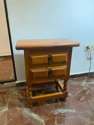 Mesita de noche rústica de madera