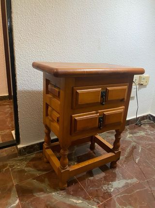 Mesita de noche rústica de madera