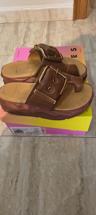 Sandalias 4cccees Marrón Hebilla Dorada