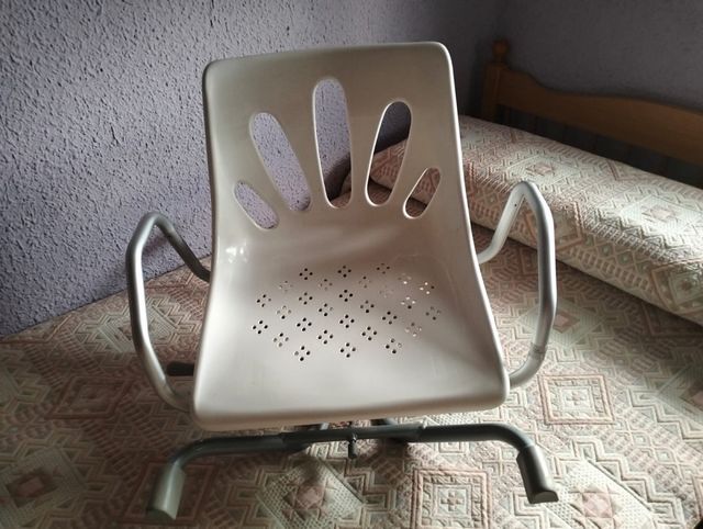 Silla para bañera de metal y plástico