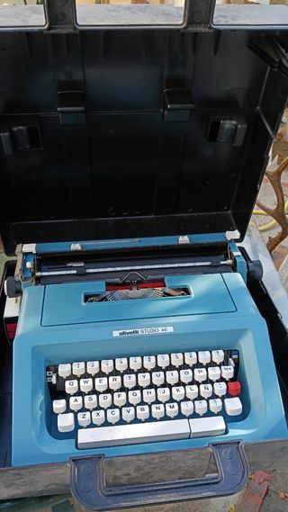Máquina de escribir Olivetti Studio 46