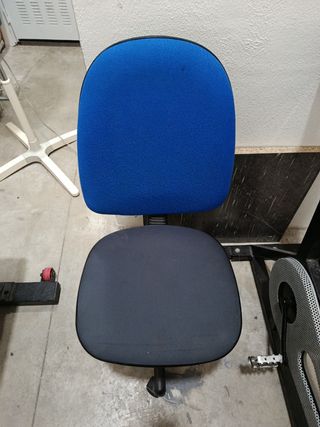 Silla de oficina azul y gris
