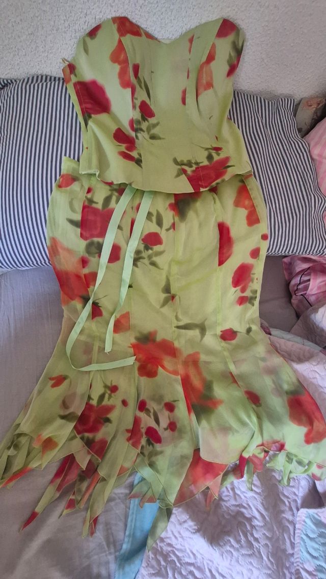 Conjunto Mercedes Moreno Falda y Top Flores