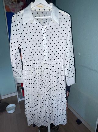 Vestido de lunares blanco y negro