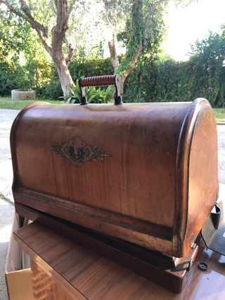 Máquina de coser Singer antigua decorada