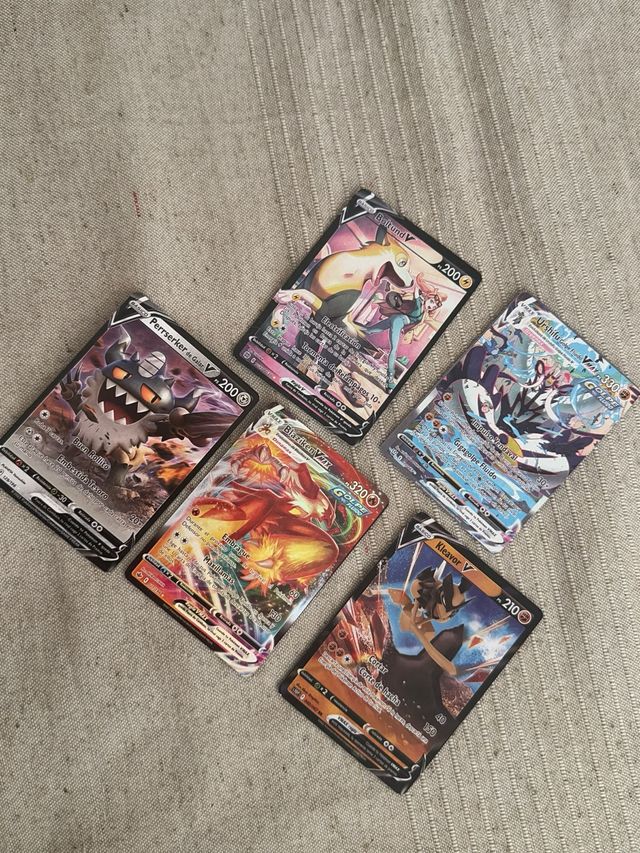 Lote Cartas Pokémon V y VMAX.