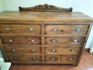 Mueble de madera maciza con 8 cajones