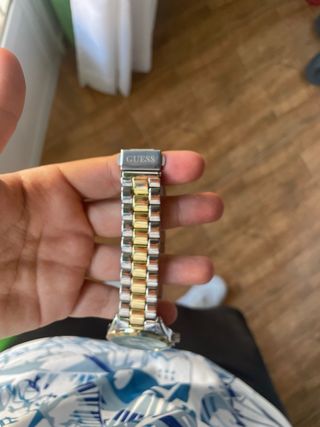 Reloj Guess bicolor dorado y plateado