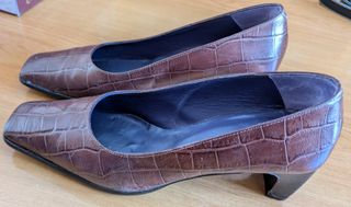 Zapatos de tacón piel efecto cocodrilo