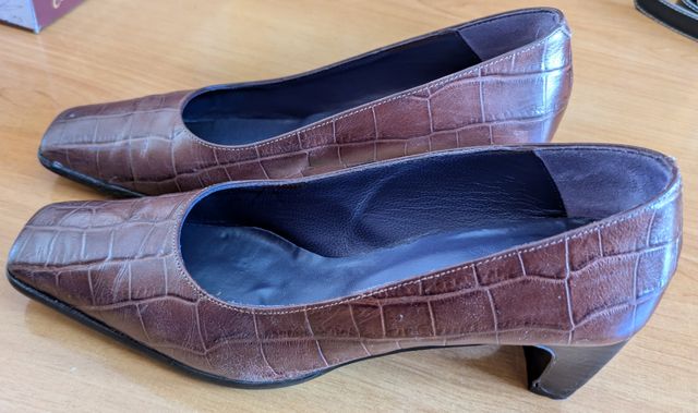 Zapatos de tacón piel efecto cocodrilo