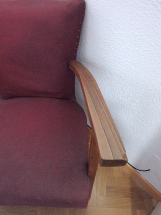 Butaca antigua de tela y madera