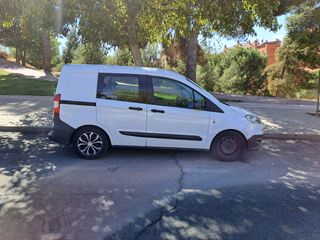 Ford Transit Courier 2016