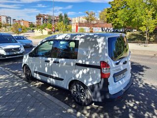 Ford Transit Courier 2016