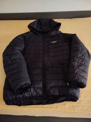 Cazadora McKenzie Negra Niños Talla XS. 
12-15 año