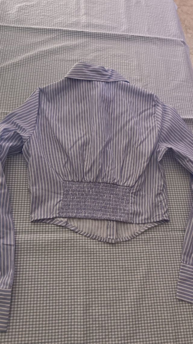 Camisa corta Stradivarius rayas azul y blanco Tall