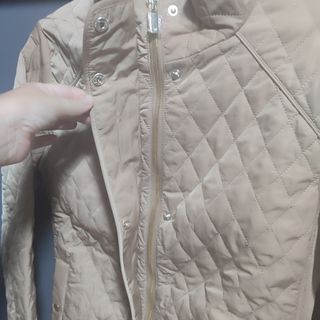 Chaqueta acolchada beige nueva con etiqueta