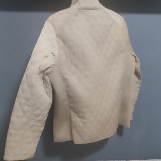 Chaqueta acolchada beige nueva con etiqueta