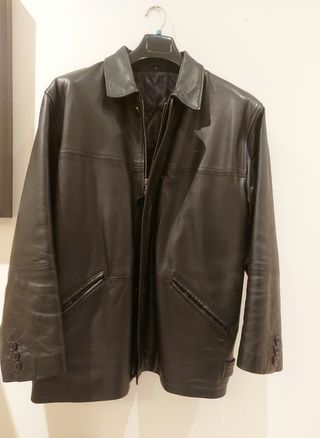 Cazadora de piel larga negra