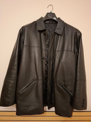 Cazadora de piel larga negra