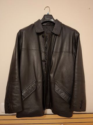Cazadora de piel larga negra