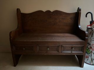 Banco de madera con 3 cajones de gran capacidad.