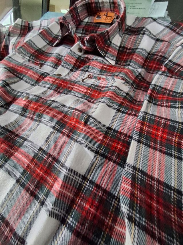 Camicia da uomo a quadri rossa e bianca