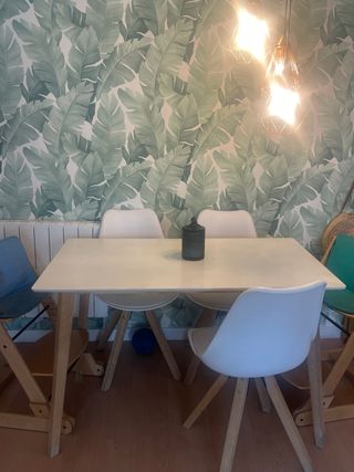 Mesa comedor madera y blanco