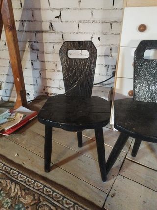 Taburete antiguo de madera