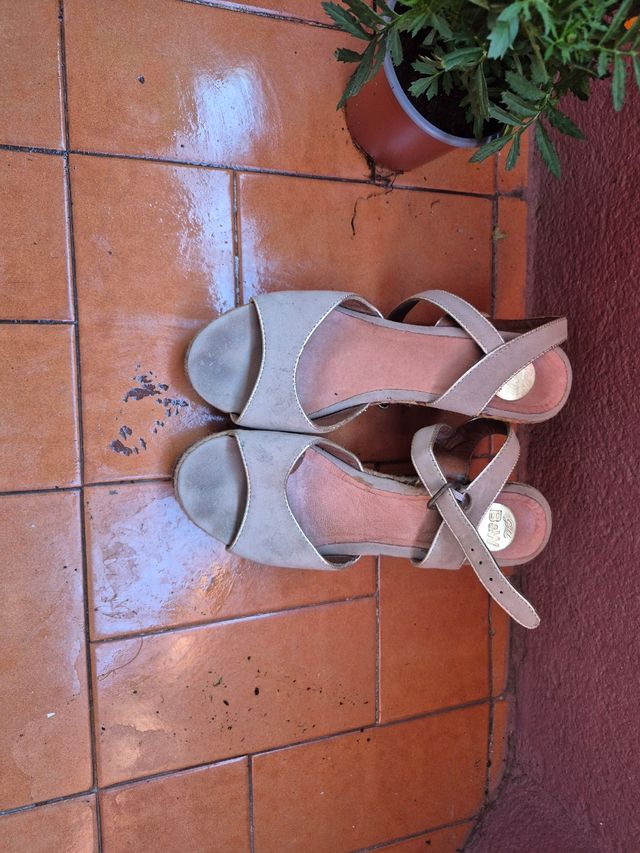 Sandalias cuña Break & Walk beige/doradas