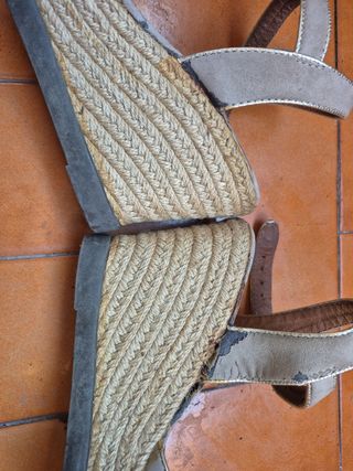 Sandalias cuña Break & Walk beige/doradas