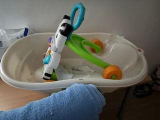 Bañera para bebé con andador