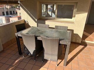 Tavolo da giardino in rattan e 4 sedie
