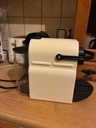 Cafetera Nespresso Inissia Krups blanca 
