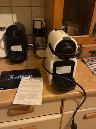 Cafetera Nespresso Inissia Krups blanca 