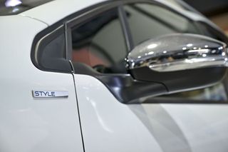 Peugeot 2008   Style 1.6 BlueHDi 73KW 100CV 