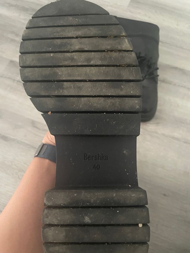 Botas altas negras con cordones y plataforma