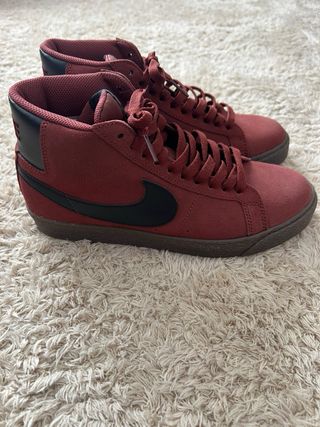 Botines Nike burdeos