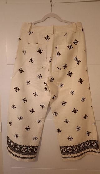Pantalón Zara estampado  
