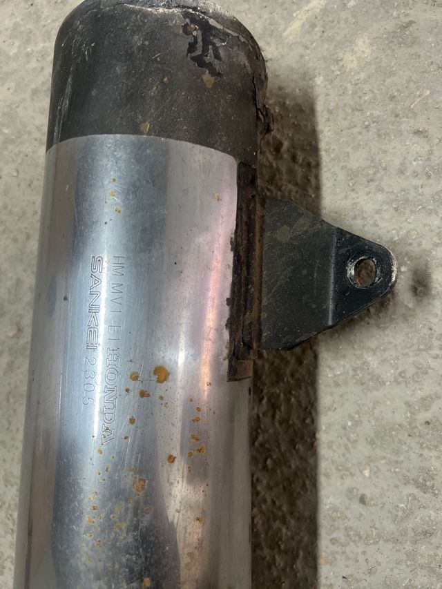 Silenciador Honda Africa Twin XRV 750 RD04