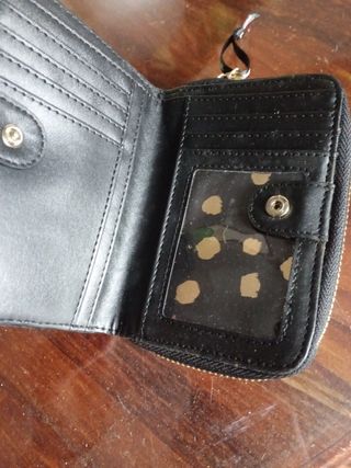 Cartera Desigual negra con bordado