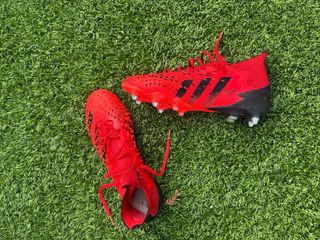 Adidas Predator
TALLA 43-1/3