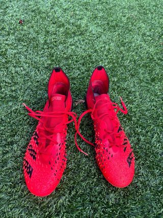 Adidas Predator
TALLA 43-1/3