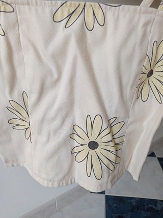 Corpiño y falda flamenca beige con flores amarilla
